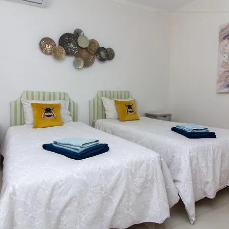 Bay View Modern דירה