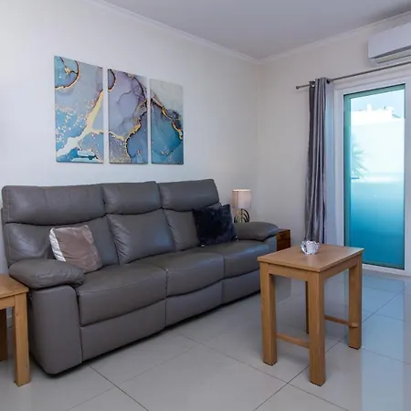 Bay View Modern Αλμπουφέιρα