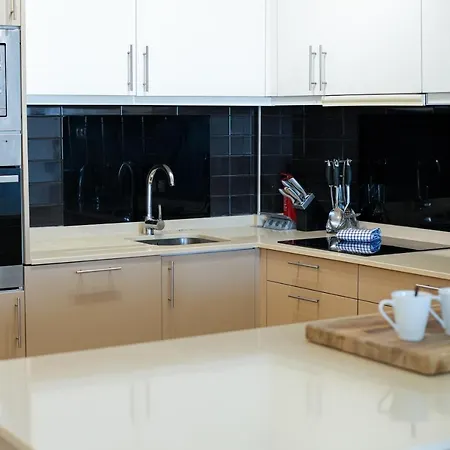 Bay View Modern דירה