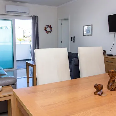 Bay View Modern דירה