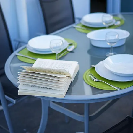 Bay View Modern דירה